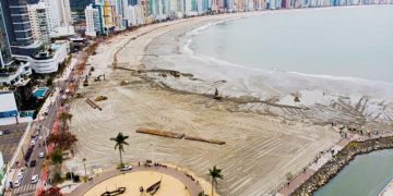 Balneário Camboriú (SC) libera nova faixa de areia em temporada de verão