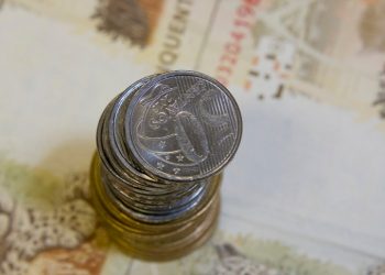 População branca tinha renda 73% maior que preta e parda em 2020, diz IBGE
