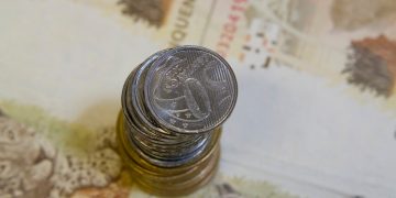 População branca tinha renda 73% maior que preta e parda em 2020, diz IBGE