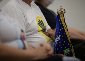 Advogada usa mensagem psicografada em júri da Kiss