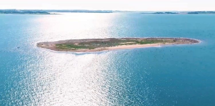Queda no nível da represa de Jurumirim revela ilha no interior de SP