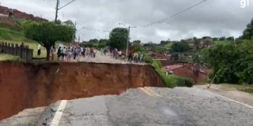 Rodovias são interditadas no sul e sudoeste da BA após alagamentos e deslizamentos provocados pela chuva; veja situações