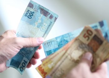 Salário mínimo passa a ser de R$ 1.212 a partir de amanhã