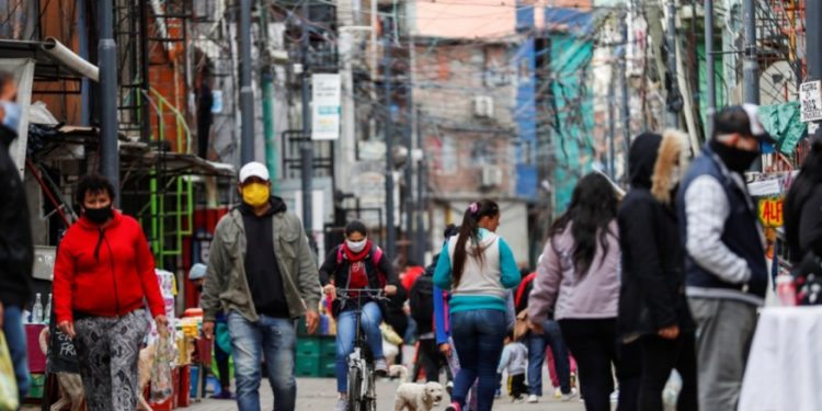 Salário mínimo do Brasil é menor que da Bolívia e Paraguai; na Venezuela é US$ 1