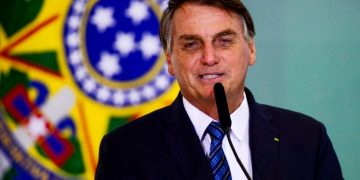 Bolsonaro vai passar o Réveillon em praia há 178 km de Curitiba. Saiba onde