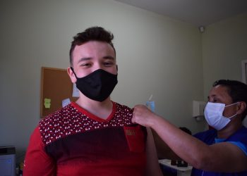 MAIS DE 5 MIL ADOLESCENTES GUARAPUAVANOS DEVEM TOMAR SEGUNDA DOSE CONTRA A COVID-19