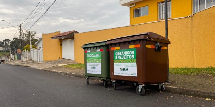 RESÍDUOS SÓLIDOS E PLANTIO DE MUDAS PARA RECUPERAÇÃO DE NASCENTES