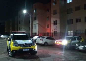 Três pessoas são executadas em condomínio da RMC e mulher pula de janela para se salvar