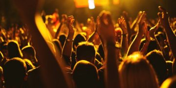 Após show, cidade mineira tem mais casos de COVID em 1 dia do que em 1 mês