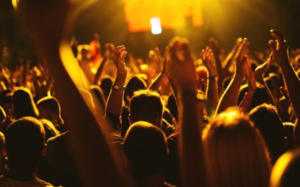 Após show, cidade mineira tem mais casos de COVID em 1 dia do que em 1 mês