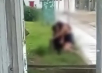 Casal é flagrado fazendo sexo em orla de praia em Santos