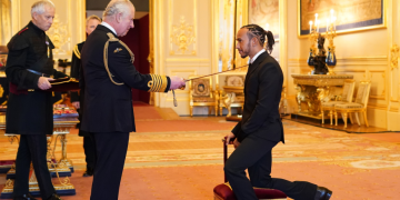 Lewis Hamilton é nomeado cavaleiro no Reino Unido e ganha título de “Sir”