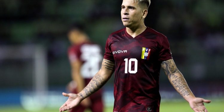 Sem dinheiro e com baixa expectativa, São Paulo monitora Soteldo e sonha com investidor