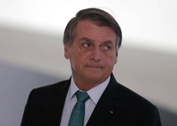‘Teu estado é o cacete’, reage Bolsonaro a ameaça de Doria de exigir passaporte vacinal em SP