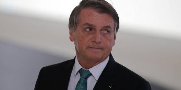 ‘Teu estado é o cacete’, reage Bolsonaro a ameaça de Doria de exigir passaporte vacinal em SP