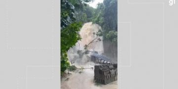 Ladeira que dá acesso as praias de destino turístico frequentado por artistas no sul da Bahia fica alagada