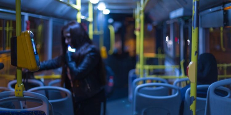 Desembarque seguro para mulheres, idosos e deficientes é lei no Paraná