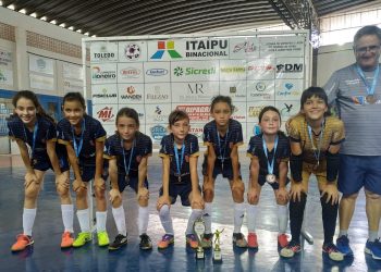TIME SUB-11 FEMININO CONQUISTA O TERCEIRO LUGAR NO PARANAENSE DE FUTSAL