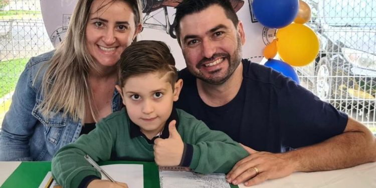 Família comemora autorização de vacina da Pfizer contra Covid para crianças: ‘Esperança e proteção’, exalta pai