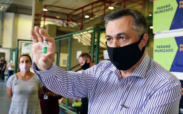 Secretário de Saúde volta a pedir que população se vacine. ‘Só assim não seremos alvo fácil para o vírus’