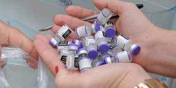 Covid: Prefeitura confirma descarte de 3 mil doses de Pfizer fora do prazo de congelamento em Ponta Grossa