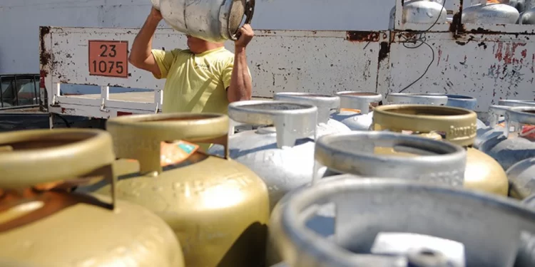 Vale-gás do governo deve ser menor do que o esperado, de R$ 48