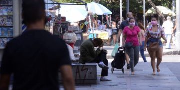 Brasil pode chegar a 1 milhão de casos diários de Covid em 15 dias, diz estudo