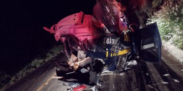 Viatura da PRF colide com SUV e dois policiais ficam feridos na BR-158/PR