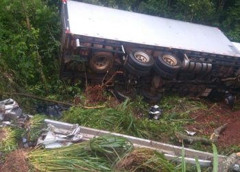 Homem morre em batida entre carro e caminhão na PR-092, em Wenceslau Braz