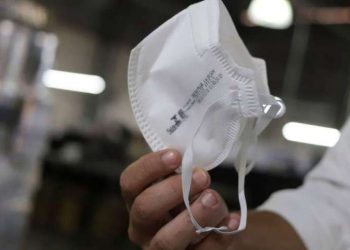 Homem é condenado por andar em público e sem máscara depois de contrair Covid