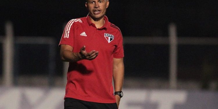 Técnico do São Paulo, Alex reencontra o Palmeiras na semifinal da Copinha: ‘Complicadíssimo’