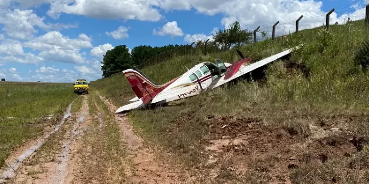 Avião tem problema mecânico e faz pouso de emergência em aeroporto de Curitiba