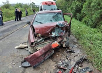 Acidente na BR-153: cinco pessoas ficam feridas em colisão frontal