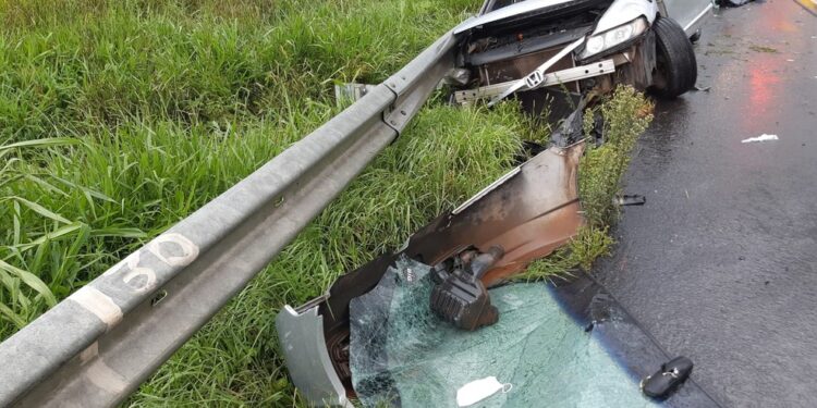 Acidente deixa um morto e três feridos na BR-376