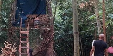 Local chama atenção de policiais ao levarem intimação