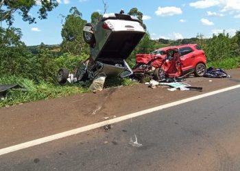 Homem morre e três pessoas ficam feridas após batida entre carro e caminhonete, em Cantagalo