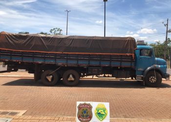 Caminhão com cerca de 400 caixas de cigarro contrabandeado é apreendido em Guaíra