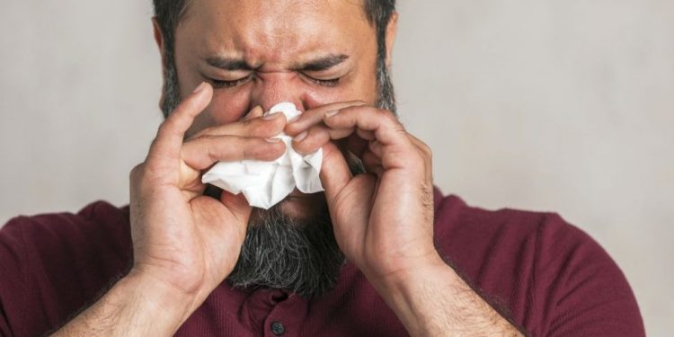 Pegou gripe ou covid-19? Você tem direito ao afastamento do trabalho. Saiba mais