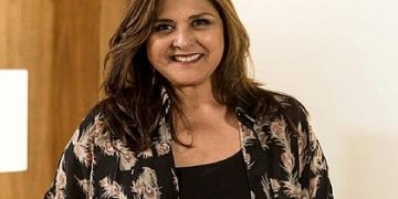Após não se vacinar, atriz Elizangela é internada em estado grave com sequelas da covid