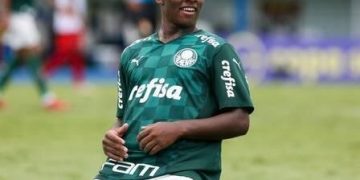 Lances de Endrick, do Palmeiras, repercutem na Europa e atacante vira alvo de Manchester United, City e Liverpool, diz jornal