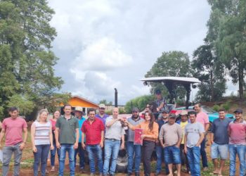 Goioxim: Prefeitura faz entrega de novo trator para o Assentamento Wagner