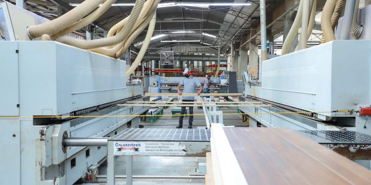 Com alta de 10% até novembro, indústria paranaense foi a quarta que mais cresceu em 2021