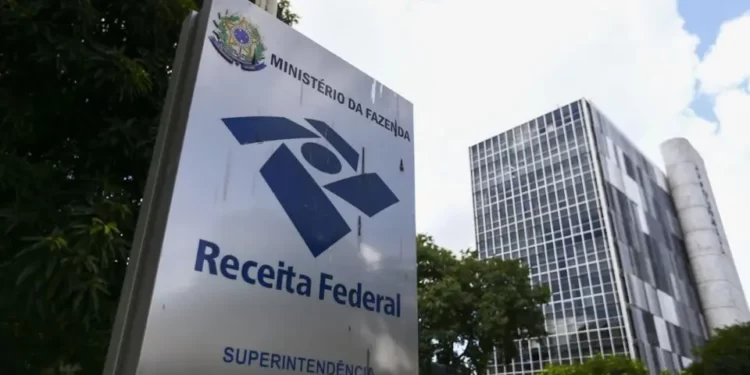 Justiça mantém bloqueio de bens de ex-auditor da receita acusado de extorquir contribuintes