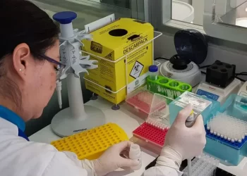 Laboratório terá de indenizar mulher em R$ 80 mil após falso negativo em DNA