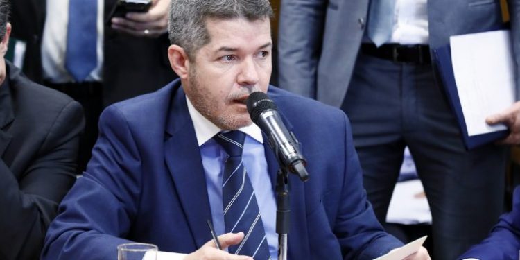 Projeto obriga órgãos públicos a criarem programa de integridade para licitações