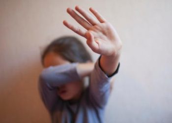 ‘Maníaco da moto’: menina de 10 anos é atraída para matagal e estuprada por motociclista na RMC