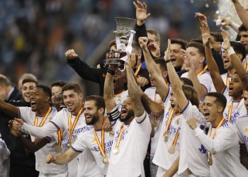 Marcelo alcança recorde de títulos e é primeiro capitão brasileiro a erguer taça pelo Real Madrid