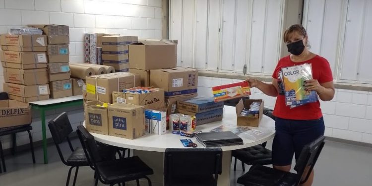 Escolas e CMEI’S de Guarapuava recebem merenda e materiais pedagógicos para o início do ano letivo