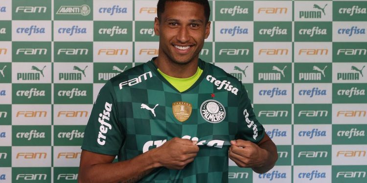 Murilo chega ao Palmeiras de olho em vaga no time titular