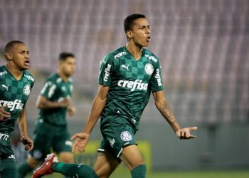 Com invasão da torcida no fim, Palmeiras vence o São Paulo e está na final da Copinha
